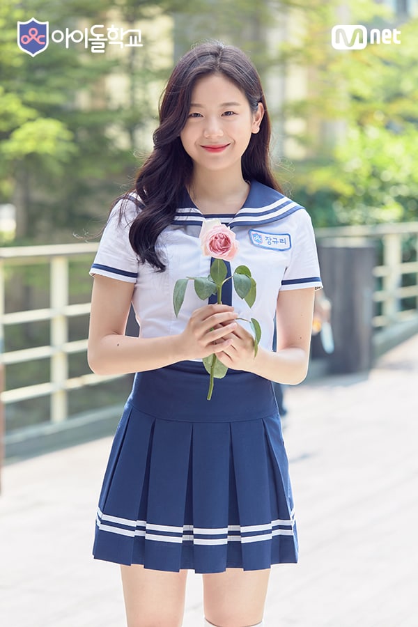 Show thực tế idol school trình làng nhóm nhạc nữ mới với  thành viên